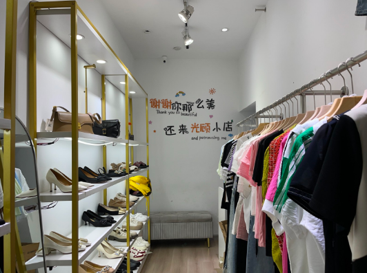 湖里南山路服饰店转让，大照/集体照_图2