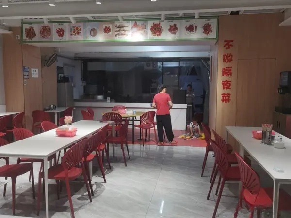 亿华中心办公区独立一家快餐店，客源稳定，接手可营，大照/集体照_图3