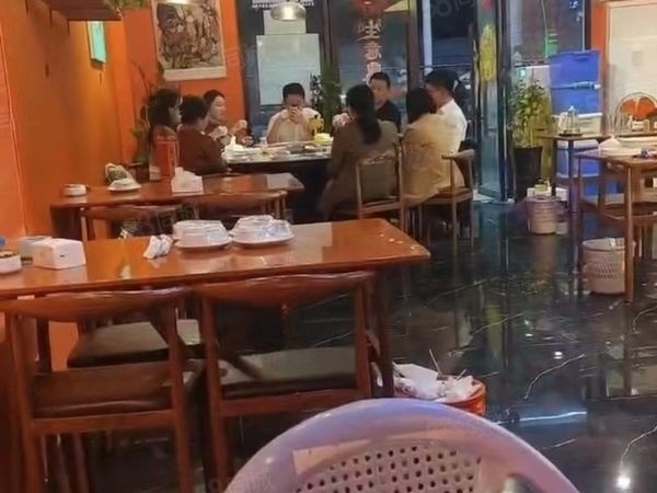 商圈旁边城中村出入口可以外摆餐饮转让，大照/集体照_图3